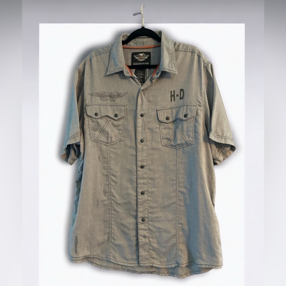 Harley Davidson Men’s Gray Short Sleeve Snap Front Logo Shirt Size XL.